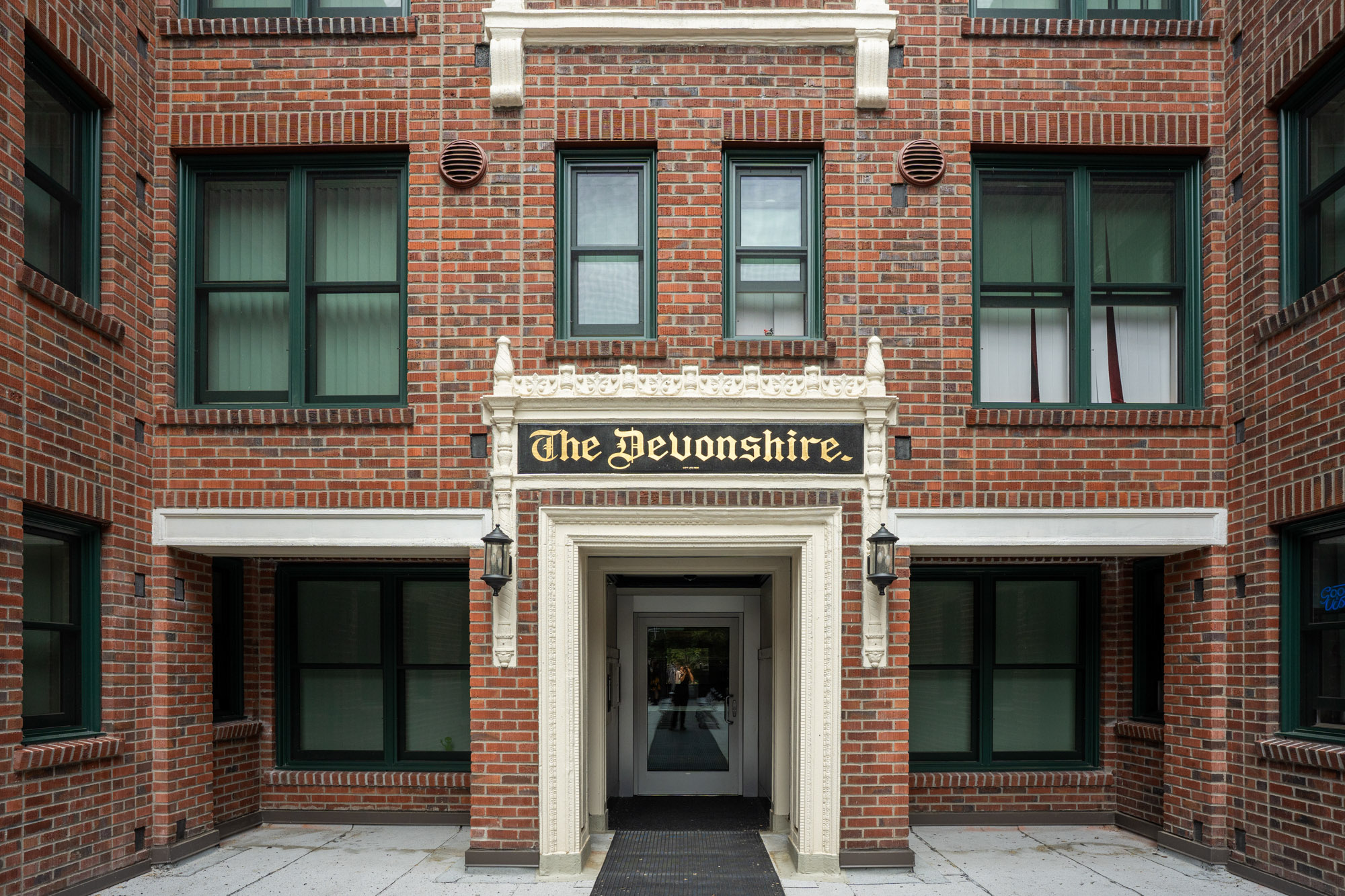 Devonshire Facade Entryway